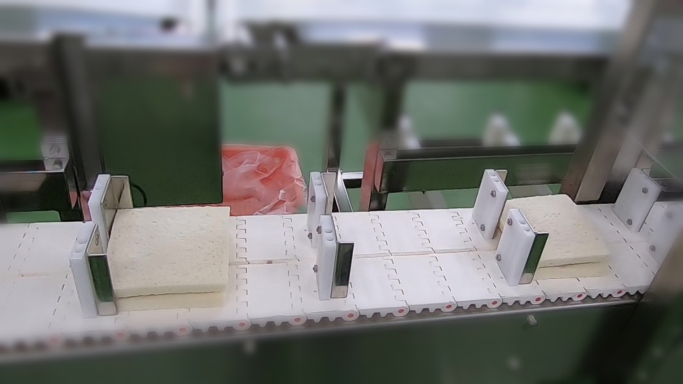 continuous ultrasonic food cutting conveyor system for automated production lines