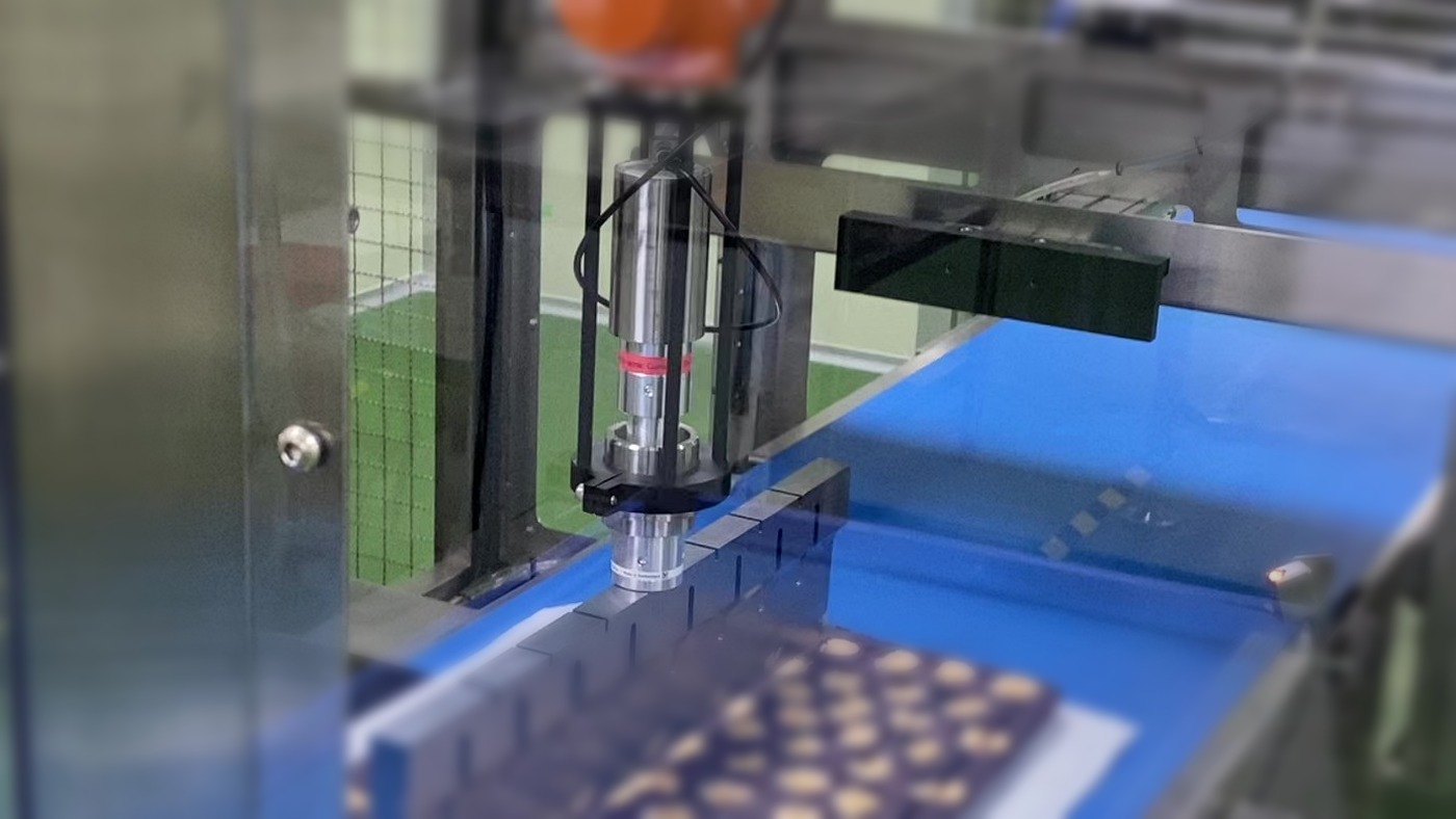 ロボット搭載超音波食品切断システム