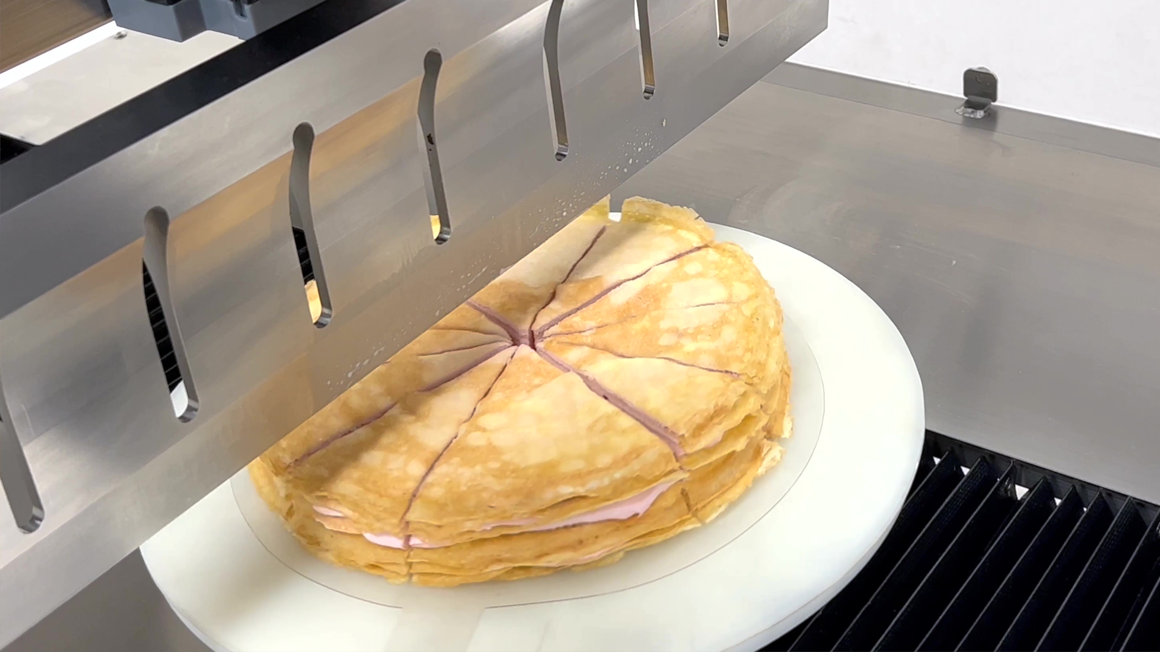 ultrasonic food cutting for bakery and layered desserts